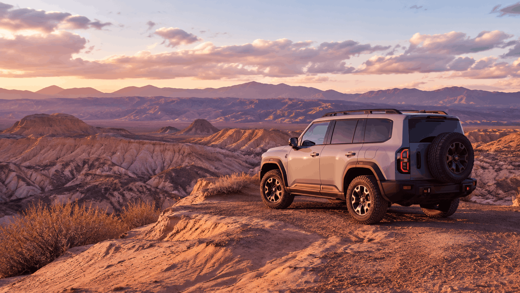 SUV en mirador del desierto